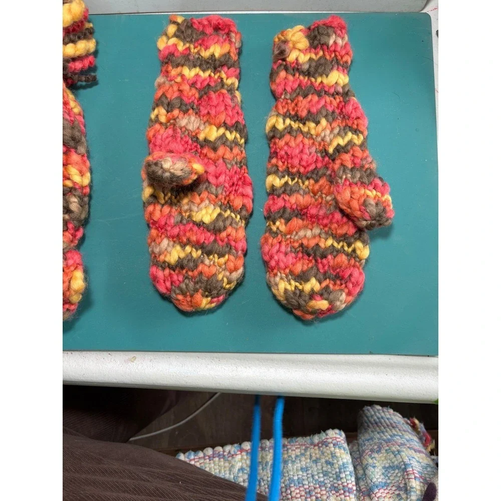 Redfish Designs‎ 100% Wool Chunky Knit Pom Beanie and Mittens Set Pink Orange